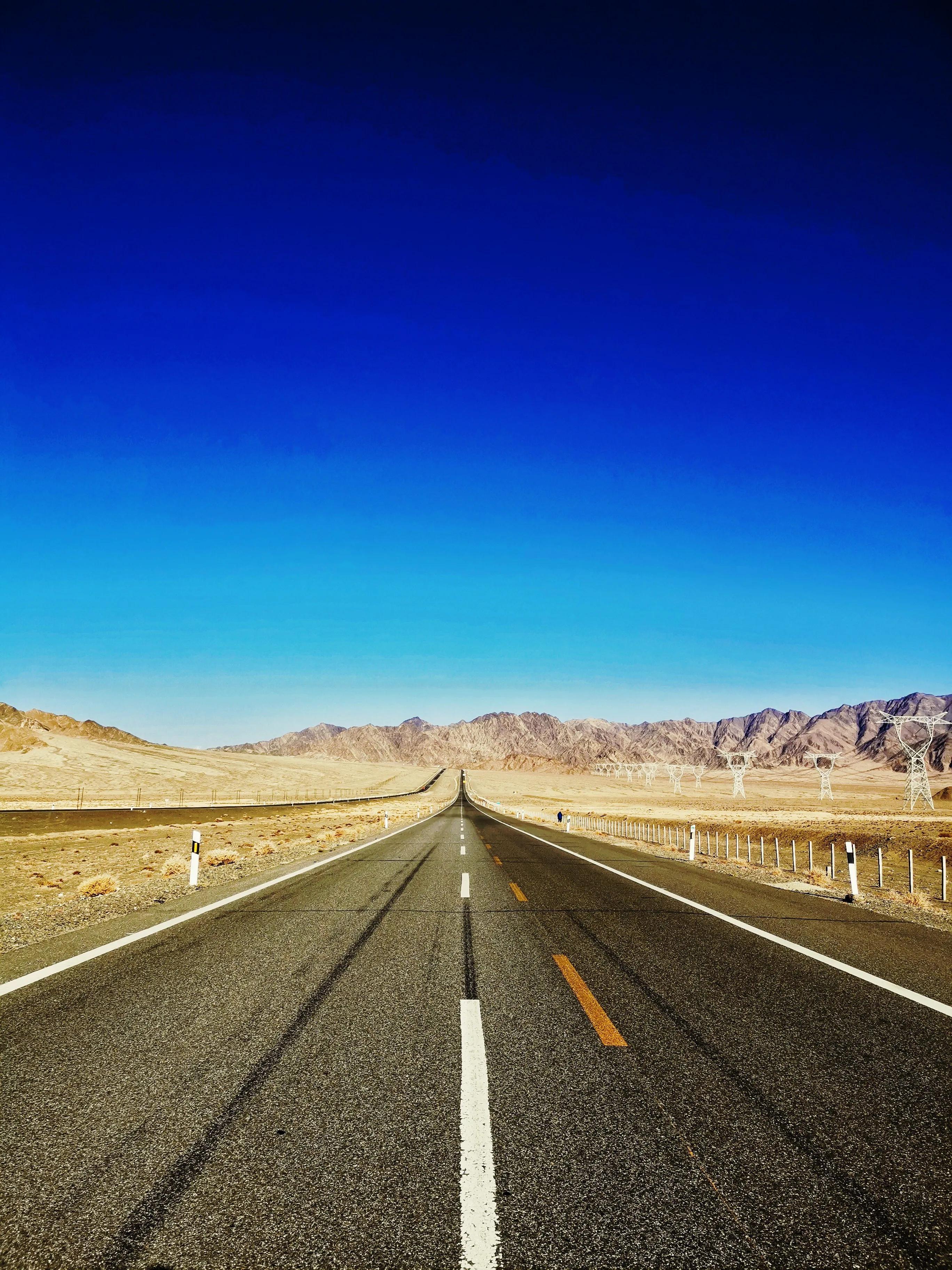 青海，高原明珠闪耀绿色发展，构建生态宜居新家园